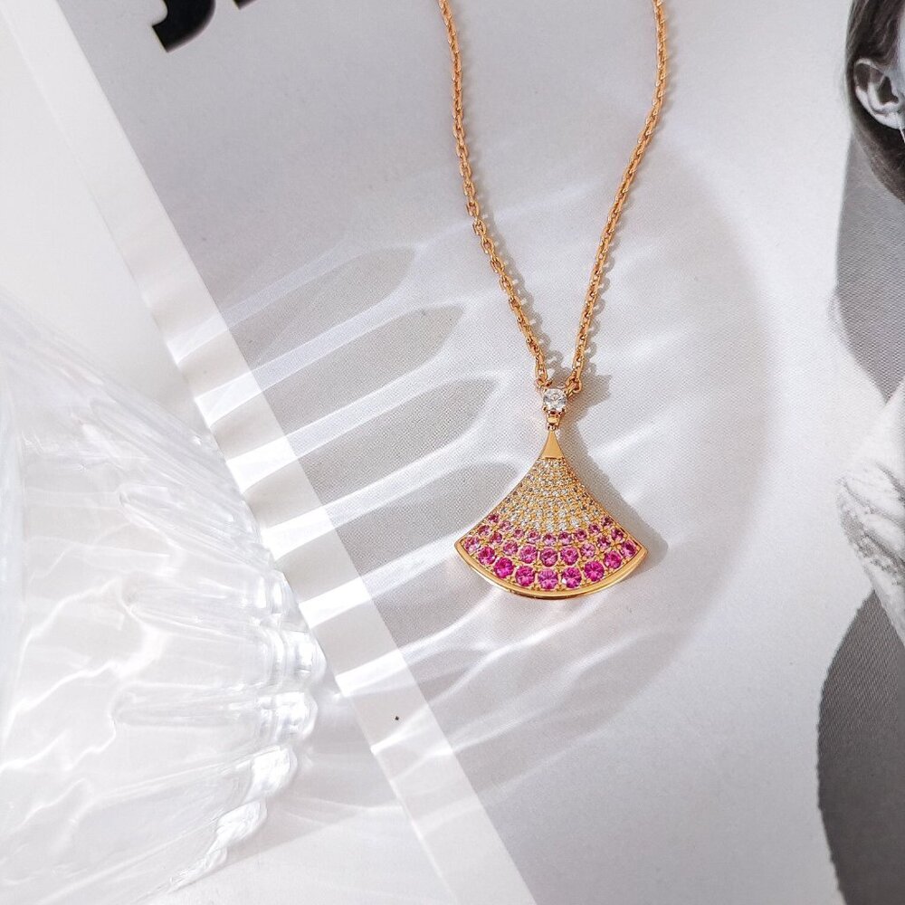 Bvlgari Women’s necklace